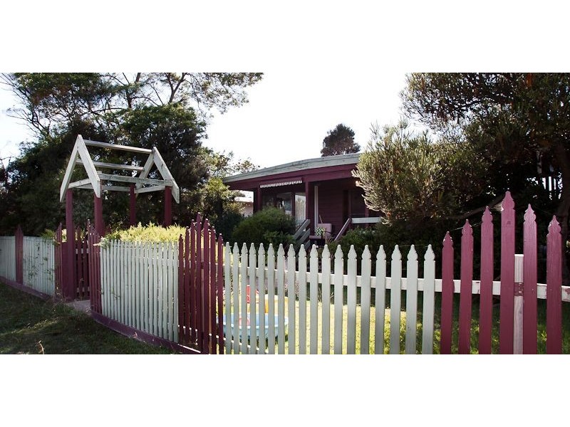 15 Pine Avenue, Cowes VIC 3922