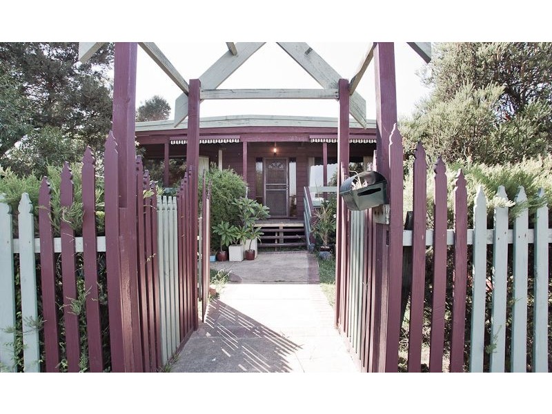 15 Pine Avenue, Cowes VIC 3922