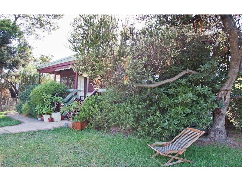 15 Pine Avenue, Cowes VIC 3922