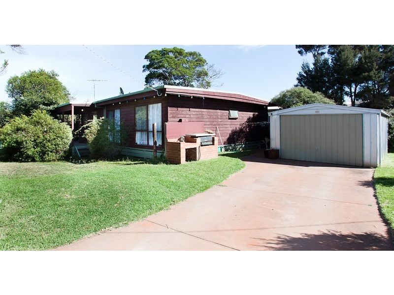 15 Pine Avenue, Cowes VIC 3922