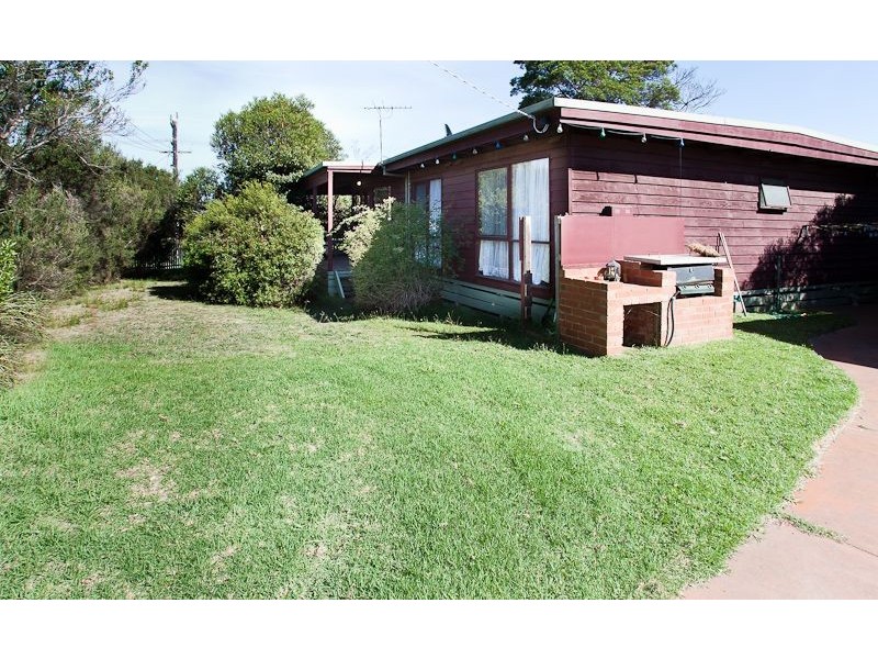 15 Pine Avenue, Cowes VIC 3922
