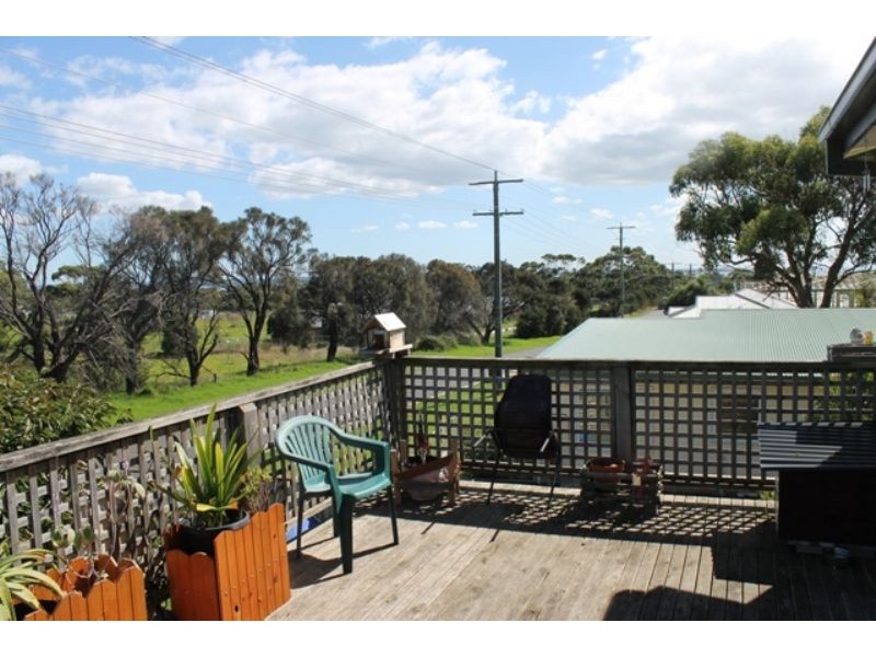 18 Caroline Avenue, Cowes VIC 3922