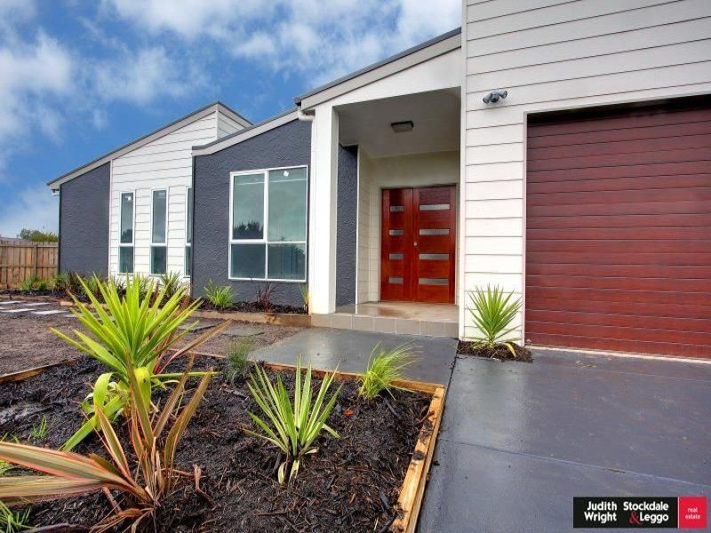 33 Katherine Circuit, Cowes VIC 3922