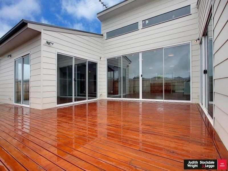 33 Katherine Circuit, Cowes VIC 3922