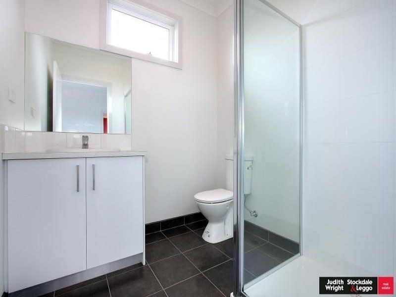 33 Katherine Circuit, Cowes VIC 3922