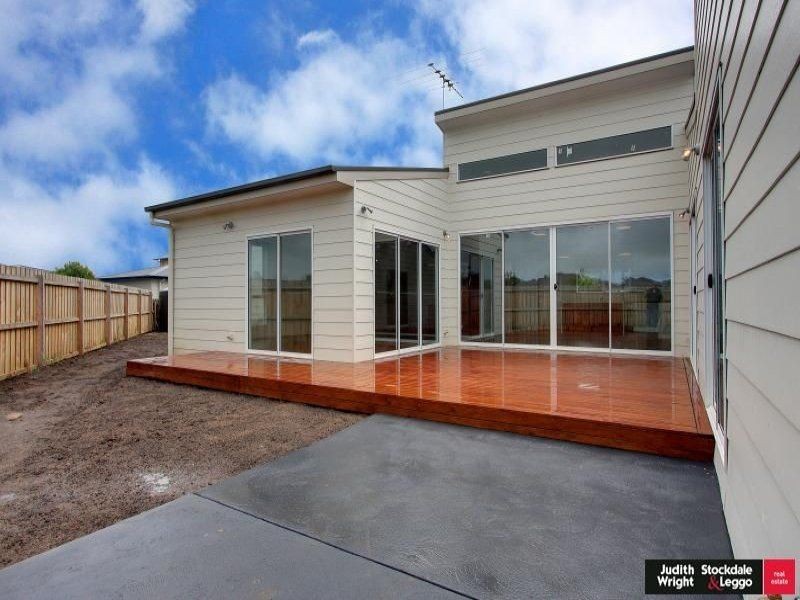 33 Katherine Circuit, Cowes VIC 3922
