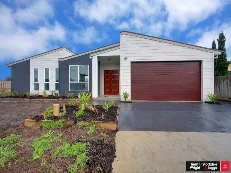 33 Katherine Circuit, Cowes VIC 3922