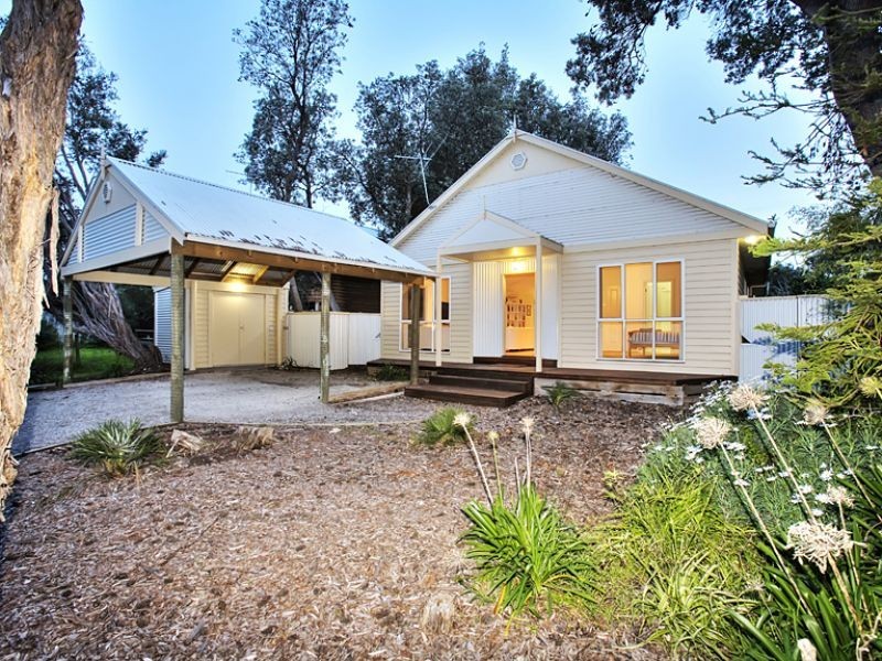 14 Bruce Road, Silverleaves VIC 3922