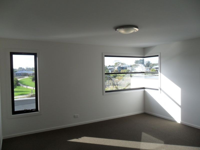 11 Pobblebonk Place, Cowes VIC 3922