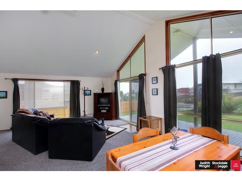 21 Halcyon Avenue, San Remo VIC 3925