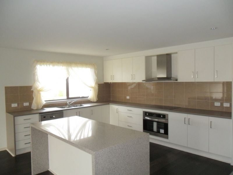 2/265 Settlement Road, Cowes VIC 3922