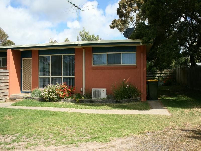 3/4 Highland Avenue, Cowes VIC 3922