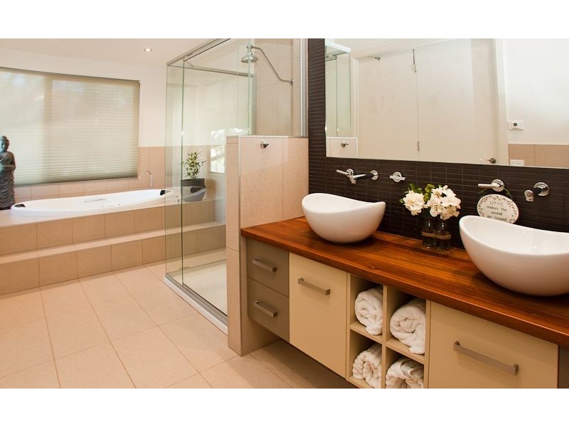 9 Hollywood Crescent, Smiths Beach VIC 3922