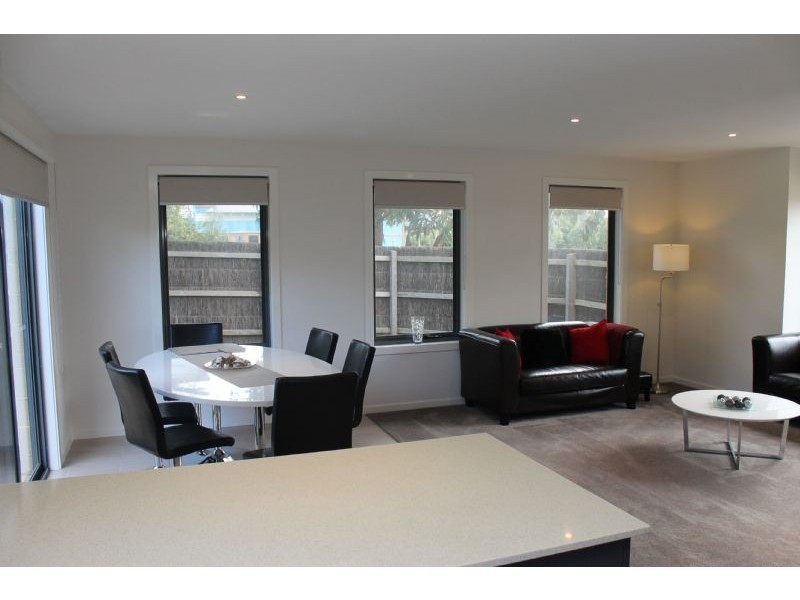 3/1 Wyndham Avenue, Cowes VIC 3922