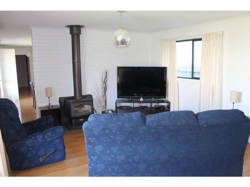 9 Malcalm Ave, Surf Beach VIC 3922