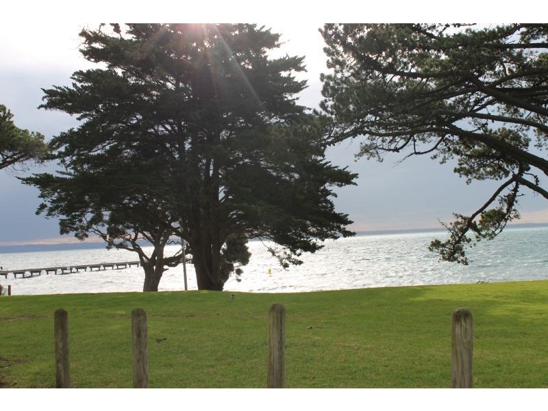 Shop 1/4 The Esplanade, Cowes VIC 3922