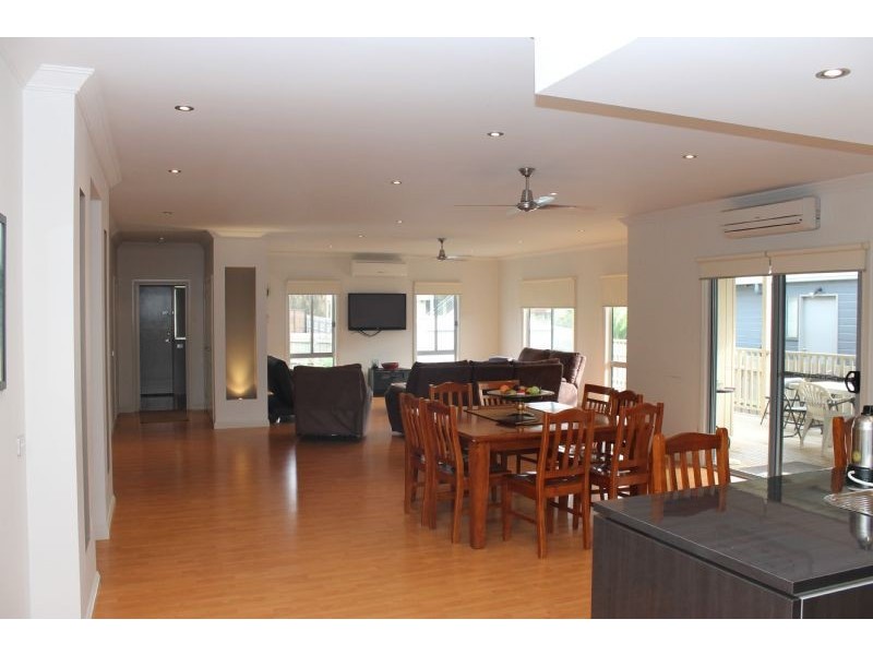 6 Chloe Close, Cowes VIC 3922