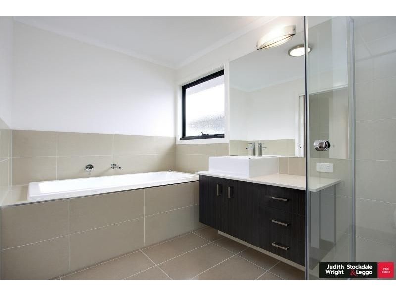 7 Pobblebonk Place, Cowes VIC 3922