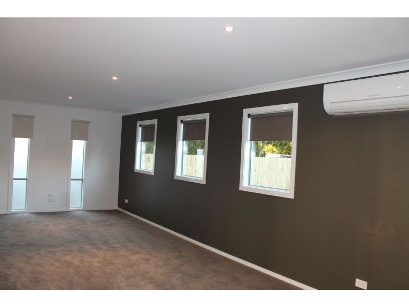 21 Alexander Avenue, Cowes VIC 3922