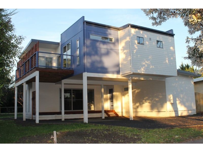 21 Alexander Avenue, Cowes VIC 3922