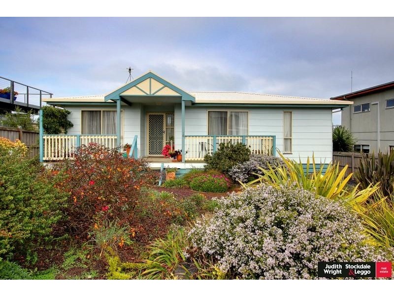 15 Halcyon Avenue, San Remo VIC 3925