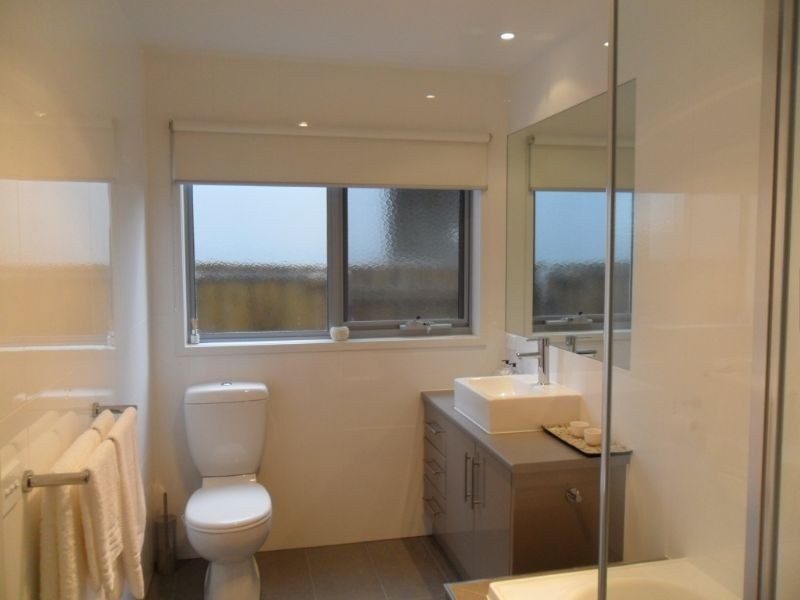 2/1 Stradbroke Crescent, Surf Beach VIC 3922