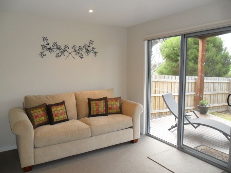 2/1 Stradbroke Crescent, Surf Beach VIC 3922