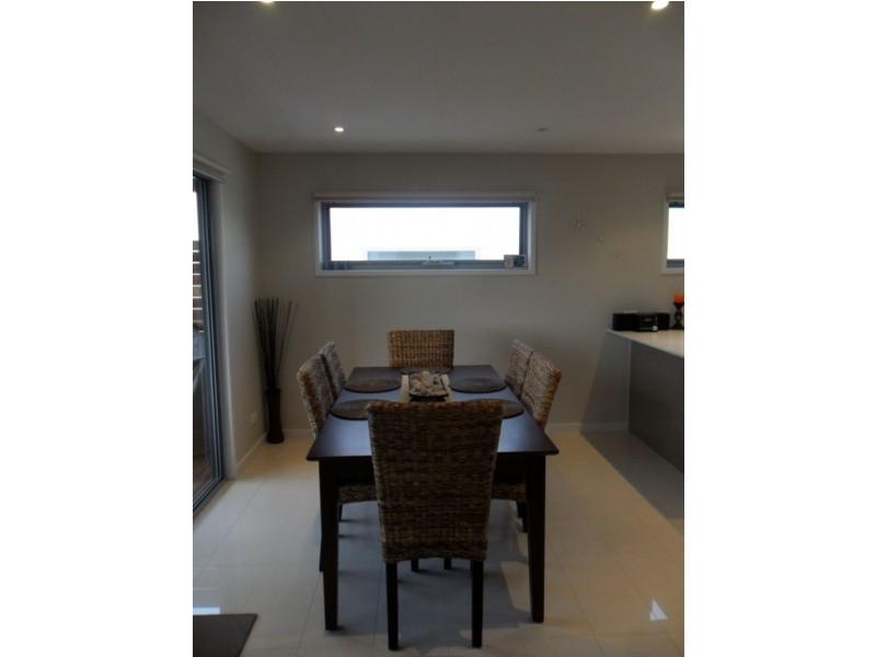 2/1 Stradbroke Crescent, Surf Beach VIC 3922