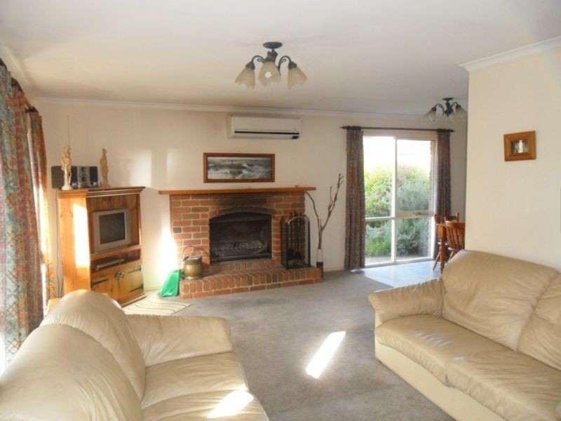 75 Wyndham Avenue, Cowes VIC 3922