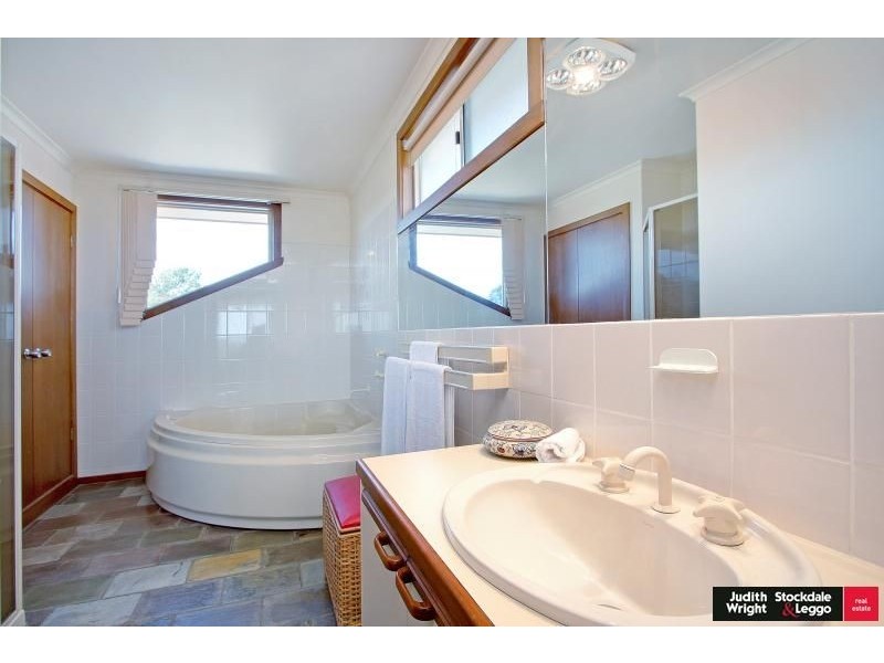 36 Red Rocks Road, Cowes VIC 3922