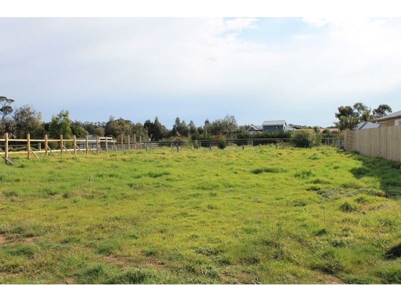 8 Shelly Court, Cowes VIC 3922