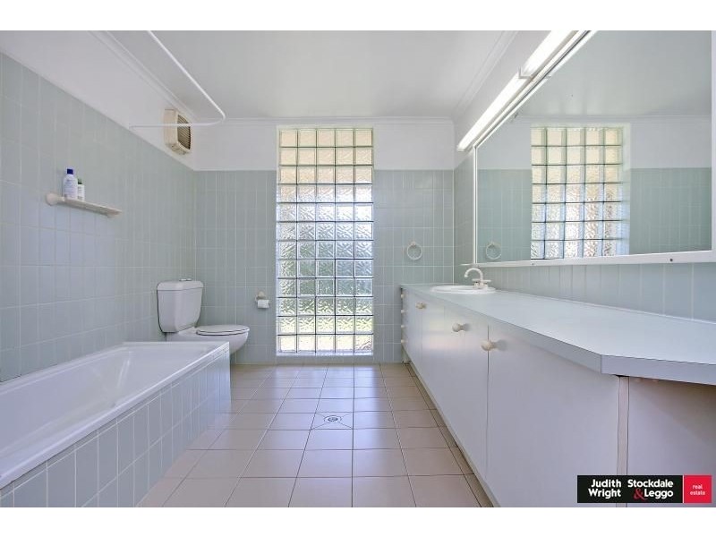 19 The Esplanade, Cowes VIC 3922