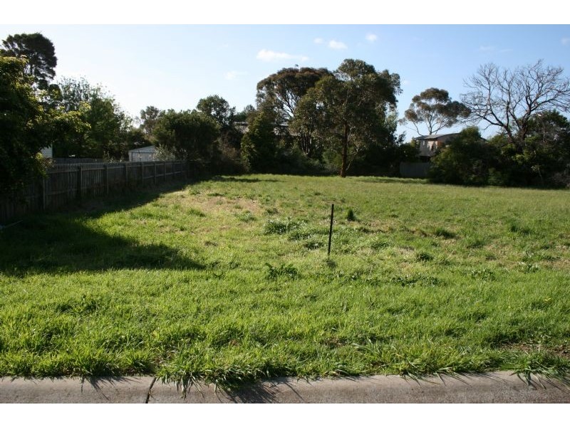 6 Lawrence Avenue, Cowes VIC 3922