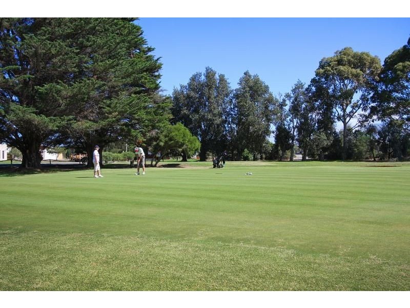 4 Cove Place, Cowes VIC 3922