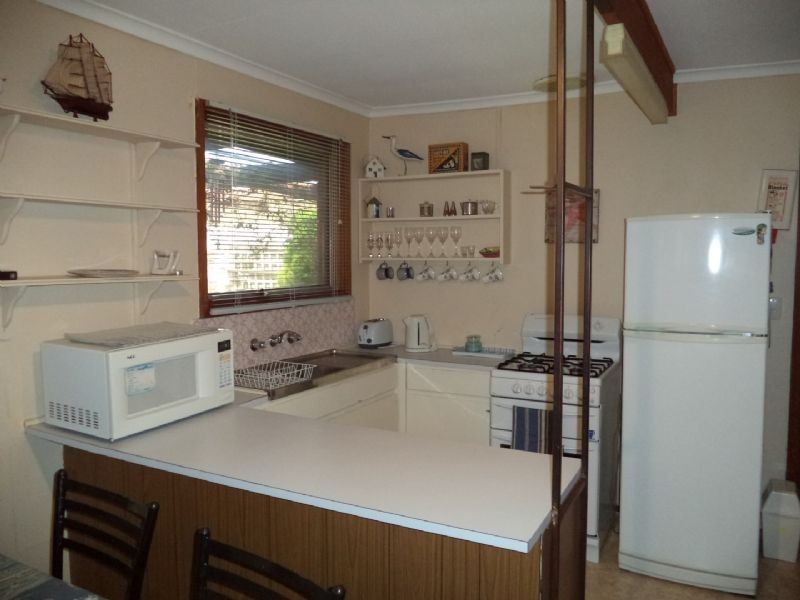 1 Raywood Avenue, Cowes VIC 3922