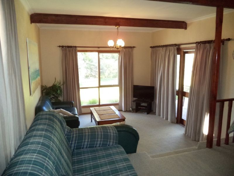 1 Raywood Avenue, Cowes VIC 3922