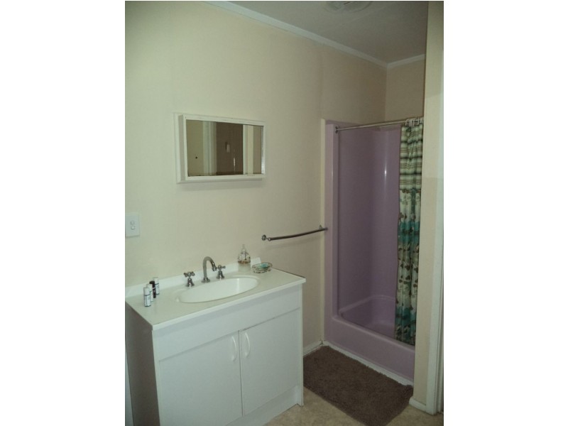 1 Raywood Avenue, Cowes VIC 3922