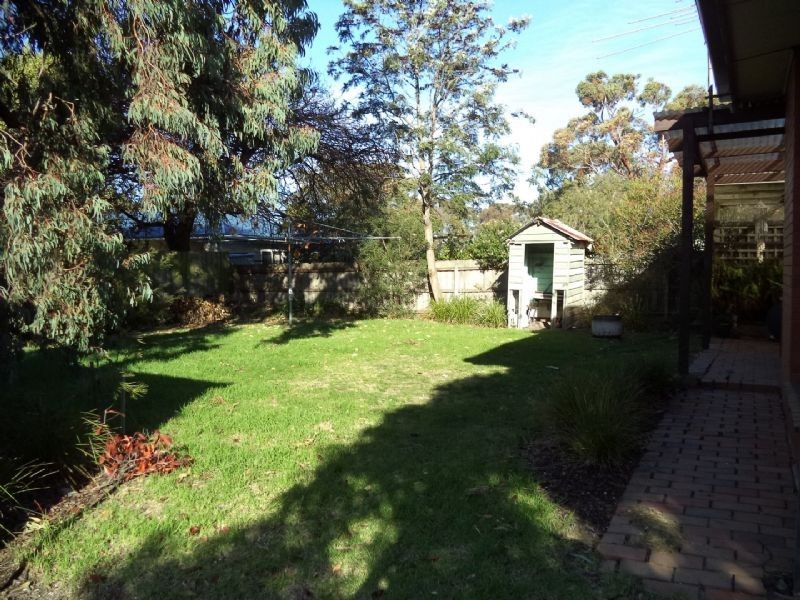 1 Raywood Avenue, Cowes VIC 3922