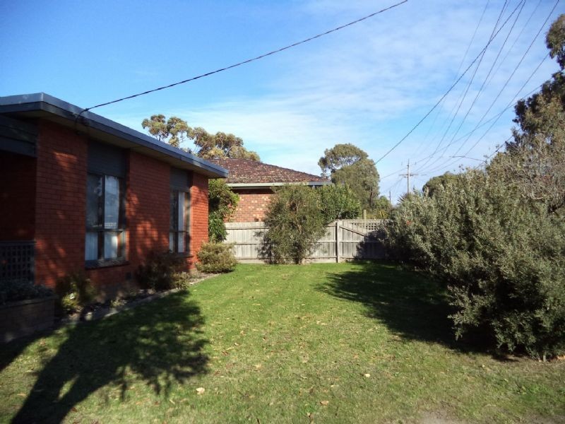 1 Raywood Avenue, Cowes VIC 3922