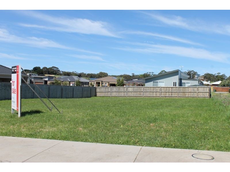 13 Kingfisher Way, Cowes VIC 3922