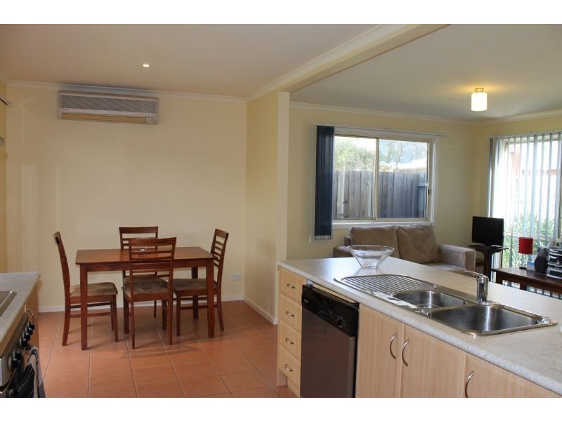 2/6 Hollydene Court, Cowes VIC 3922