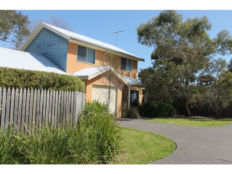 2/6 Hollydene Court, Cowes VIC 3922