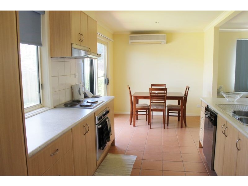 2/6 Hollydene Court, Cowes VIC 3922