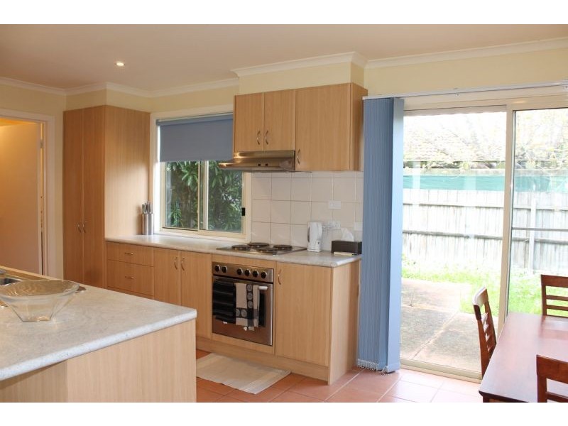 2/6 Hollydene Court, Cowes VIC 3922