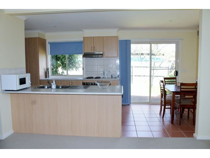 2/6 Hollydene Court, Cowes VIC 3922