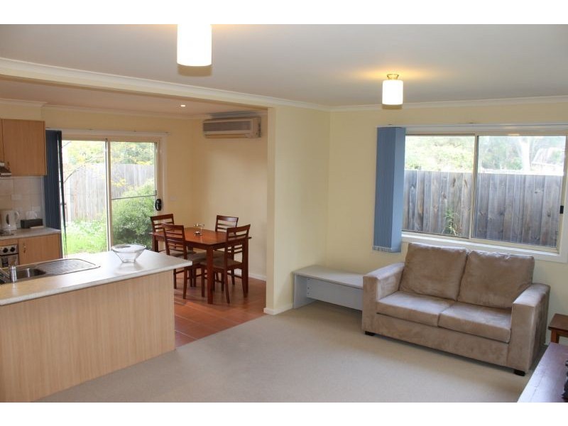 2/6 Hollydene Court, Cowes VIC 3922