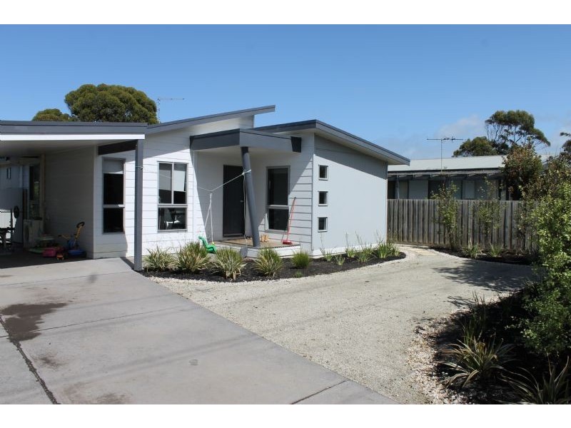 33 Phillip Island Road, Surf Beach VIC 3922