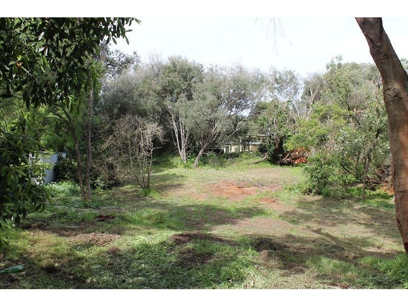 8 Woodlands Ave, Silverleaves VIC 3922