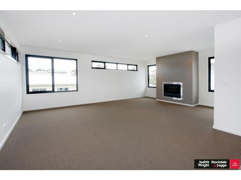 9 Pobblebonk Place, Cowes VIC 3922
