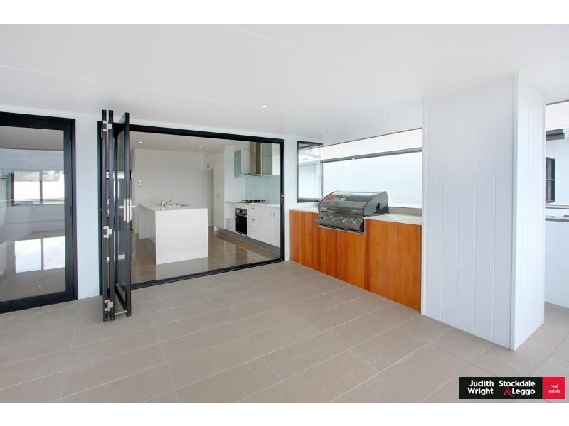 9 Pobblebonk Place, Cowes VIC 3922